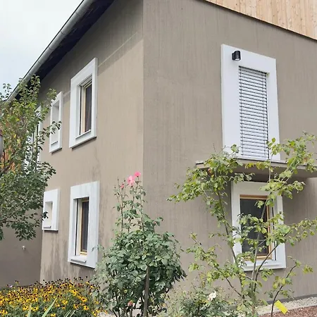 Dom wakacyjny Gaestehaus Im Gruenen *