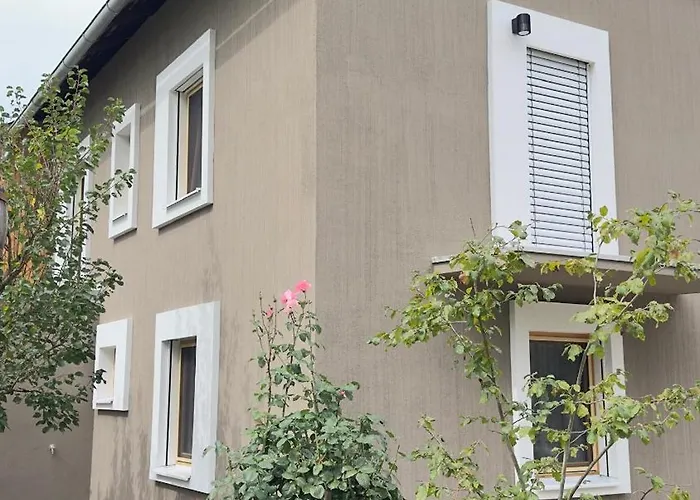 Dom wakacyjny Gaestehaus Im Gruenen *